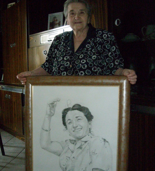 photo donna di disegno a carboncino